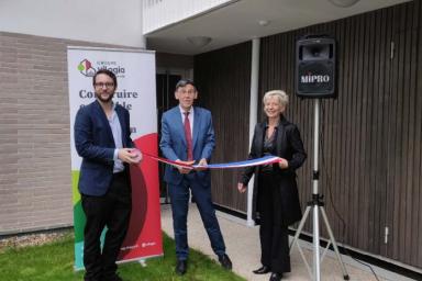 Patrick Donath (centre), Sandrine Motte (droite) et Etienne Andreoletti (gauche) inaugurent la première résidence Vilogia à Bourg-La-Reine